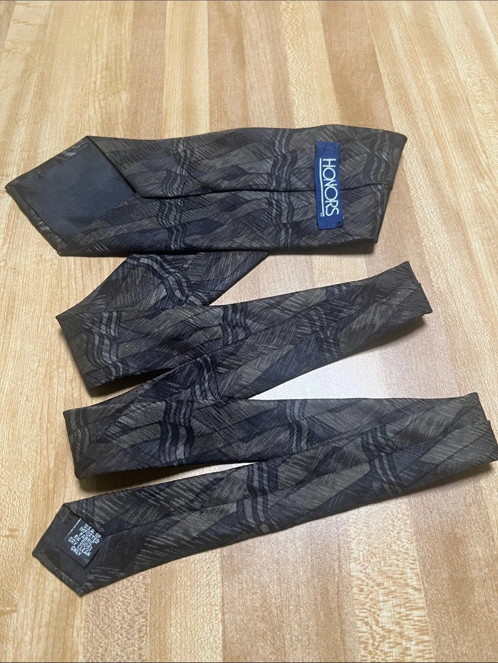 #3081** “56 “Inch Long Vintage HONORS Men Black Patterned Tie